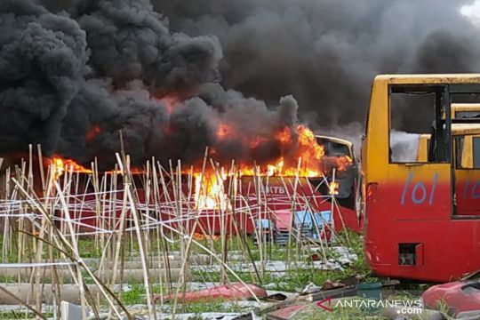 Sebanyak 37 bus Transjakarta bekas terbakar