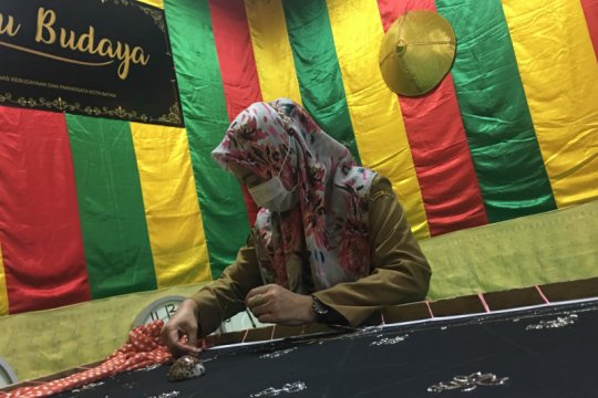 Tekat tudung manto di Bucu Budaya Disparbud Kota  Batam Page 1 Small