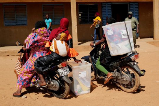 Massa tuntut presiden Burkina Faso mundur