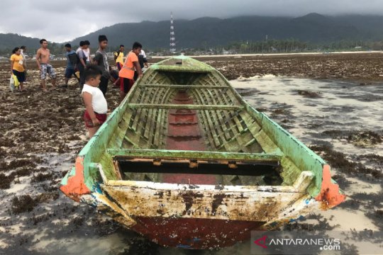 Perahu  asing tanpa awak terdampar di Natuna Page 1 Small