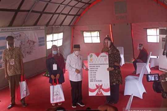 VP disburses aid for Karawang flood victims