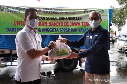 Bantu korban banjir Kudus, PT Pusri salurkan 700 paket kebutuhan pokok