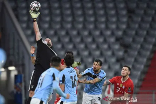 Kiper Pepe Reina umumkan pensiun dari sepak bola profesional