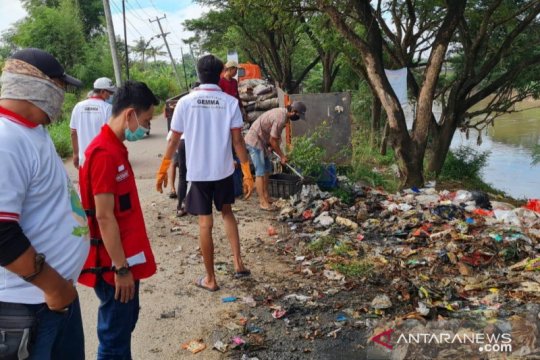 Migas Hulu Jabar ONWJ gencar bersihkan sampah di Cikarang Bekasi Laut