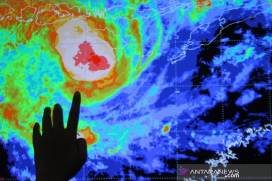 Awas! Cuaca ekstrem Indonesia dipengaruhi bibit Siklon Tropis 92W