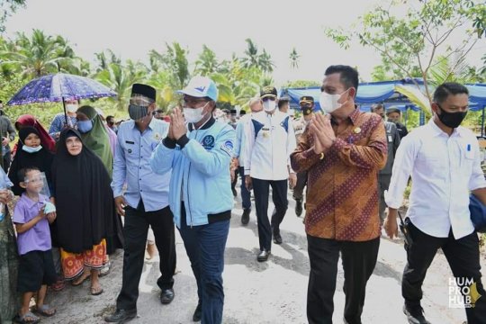 Gubernur resmikan ground breaking BTS bersama Menkominfo Page 4 Small