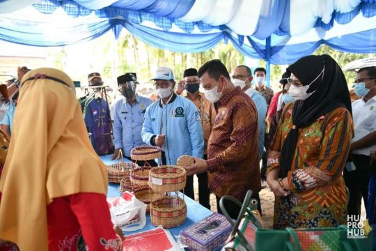 Gubernur resmikan ground breaking BTS bersama Menkominfo Page 5 Small