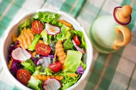 8 manfaat salad sayur untuk tubuh yang lebih sehat