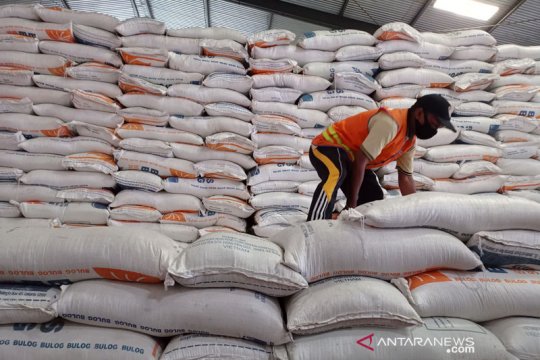 Stok CBP 1,3 juta ton, Bulog yakinkan tak impor beras tahun ini