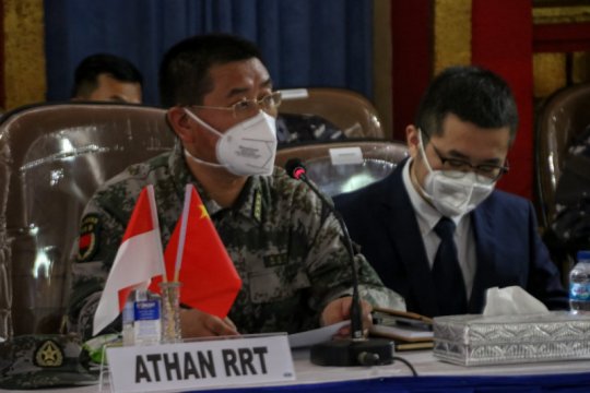 Kapal Tiongkok serahkan temuan pecahan kapal KRI Nanggala ke Indonesia