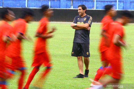 Pelatih Arema FC puas bisa amankan tiga poin dari Persib Bandung