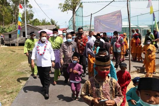 Gubernur Kepri resmikan listrik desa di Lingga Page 3 Small