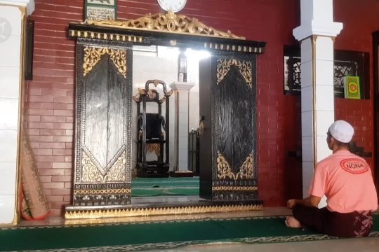 Berkunjung ke masjid tertua di Cirebon