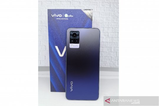 Review ponsel - vivo V21 5G, jagoan selfie yang andal untuk main game