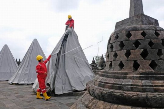 Pembukaan terpaulin penutup stupa Candi Borobudur Page 3 Small