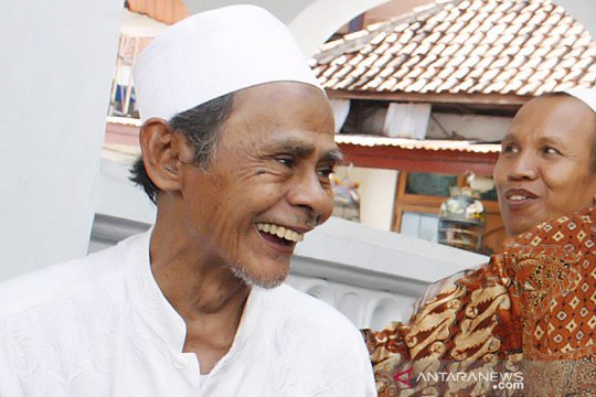 Pengasuh Ponpes Sidogiri KH Nawawi Abdul Jalil wafat