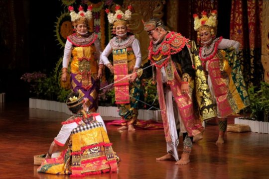 Pagelaran Arja klasik Bali