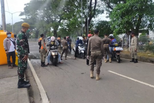 Satgas COVID-19 Surabaya sesalkan masih ada kericuhan di Suramadu