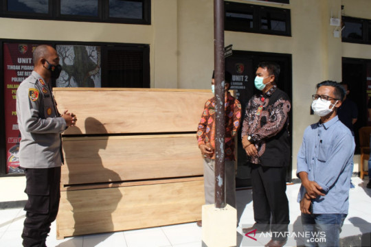 Polisi menyerahkan peti mati ke RSUD Mukomuko