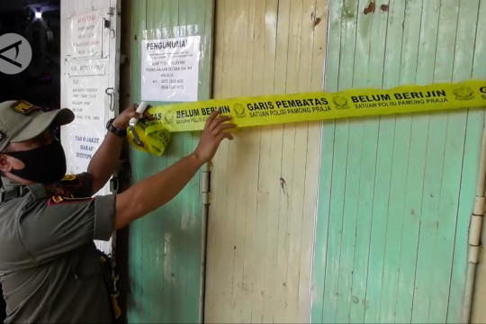 Satpol PP Semarang tutup 13 tempat usaha pelanggar PPKM darurat