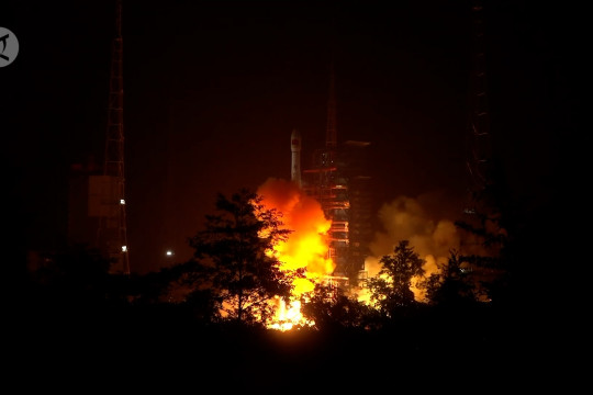 China luncurkan satelit relai baru