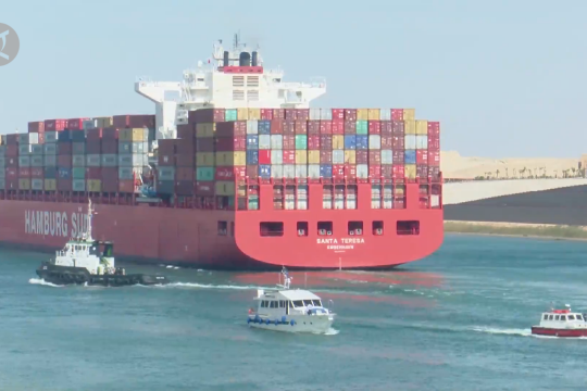 Terusan Suez catat rekor perjalanan harian