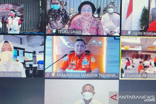 Megawati membuka pelatihan manajemen bencana Baguna PDIP