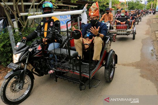 Naik becak motor, Sandiaga tinjau desa wisata Gampong Nusa