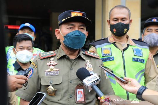Satpol PP DKI tindak lima kafe pelanggar prokes di Jakarta Utara
