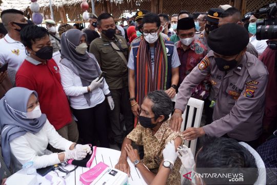 Relawan kawan sandi gelar vaksinasi di Lombok