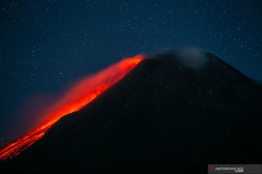 Merapi luncurkan guguran lava pijar tujuh kali sejauh 2 km
