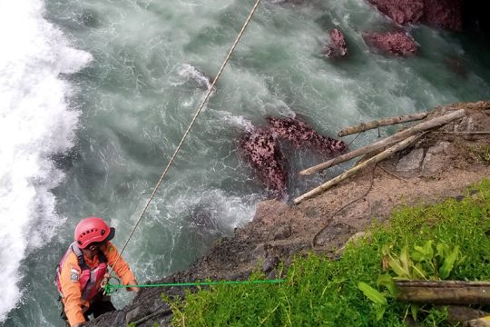 Basarnas Cilacap lanjutkan pencarian korban tenggelam di Kebumen