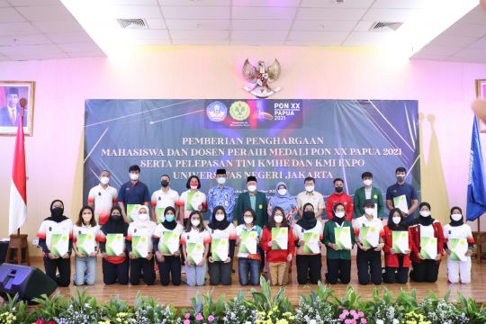 UNJ berikan penghargaan pada mahasiswa dosen peraih medali PON XX