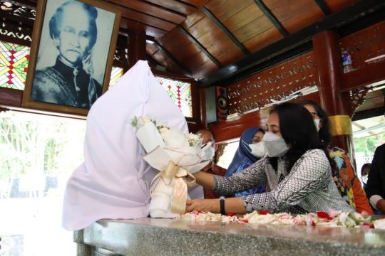 Peringatan Hari Pahlawan, Menteri PPPA ziarah ke makam Cut Nyak Dien