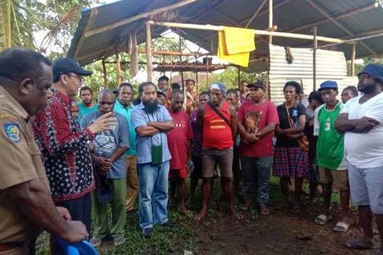 Komnas HAM kunjungi pengungsi konflik penyerangan Pos TNI di Maybrat