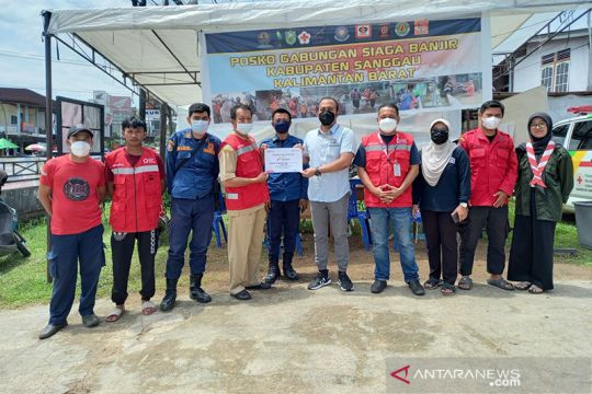 Bantu mobil PMI tangani banjir, Pertamina bantu BBM di Sanggau
