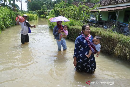 Bibit Siklon Tropis 90S jadi Siklon Paddy, potensi hujan lebat di Jawa