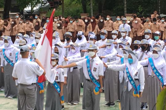 Pelantikan Muthiara Maharani sebagai Ketua  OSIS SMAN I  Batam Page 1 Small