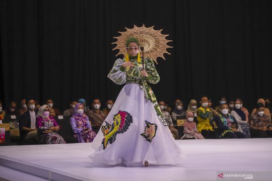 Desainer lokal jadi bintang di Batam Batik Fashion Week 2021