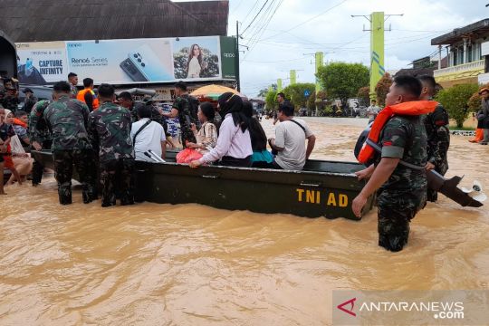 BMKG ingatkan hujan petir guyur Kalsel di tengah bencana banjir
