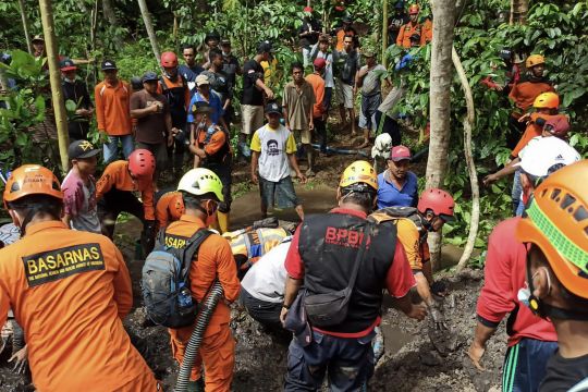 Seorang petani di Malang meninggal dunia tertimbun longsor