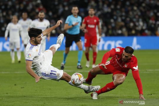 Benahi lini pertahanan, Newcastle United buru bek Sevilla Diego Carlos