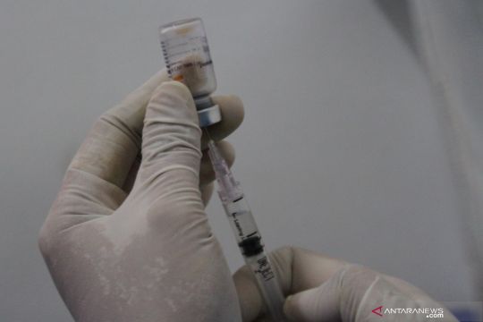 Kemarin 94,7 juta warga sudah vaksinasi COVID-19, kasus baru HIV turun
