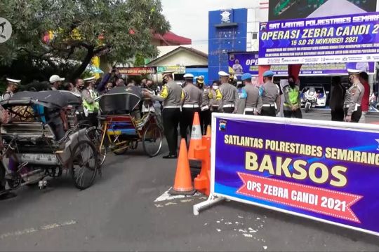 Bagi sembako warnai Operasi Zebra Candi di Kota Semarang