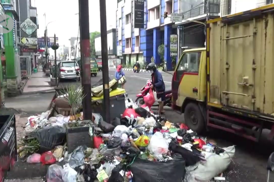 Kota Bandung wacanakan Sabtu-Minggu dilarang buang sampah
