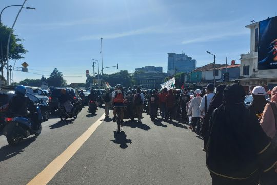 Polisi kerahkan mobil "Raisa" bubarkan massa 212 di Menteng