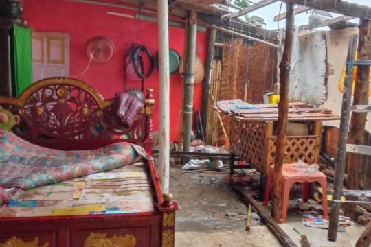 Sembilan rumah di Galesong Takalar rusak akibat angin kencang