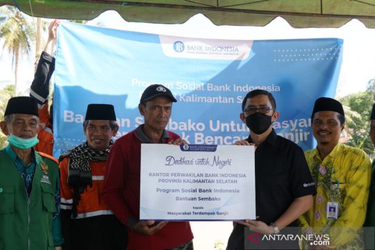 Bank Indonesia serahkan 500 paket sembako untuk korban banjir