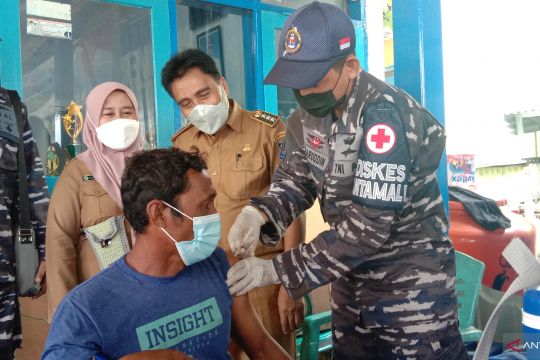 Makassar gencarkan vaksinasi "door to door" guna terapkan PPKM level 1