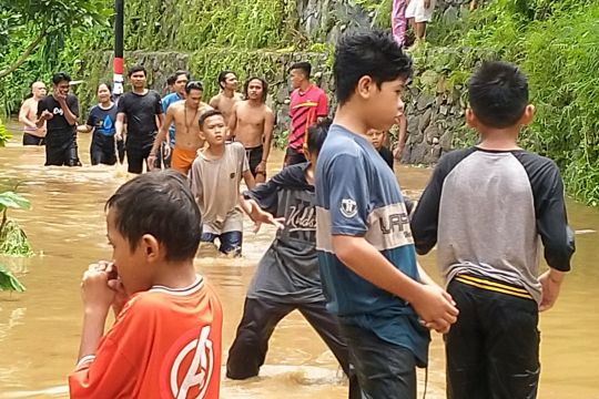 200 warga di Perumahan Bhayangkara Residence mengungsi akibat banjir